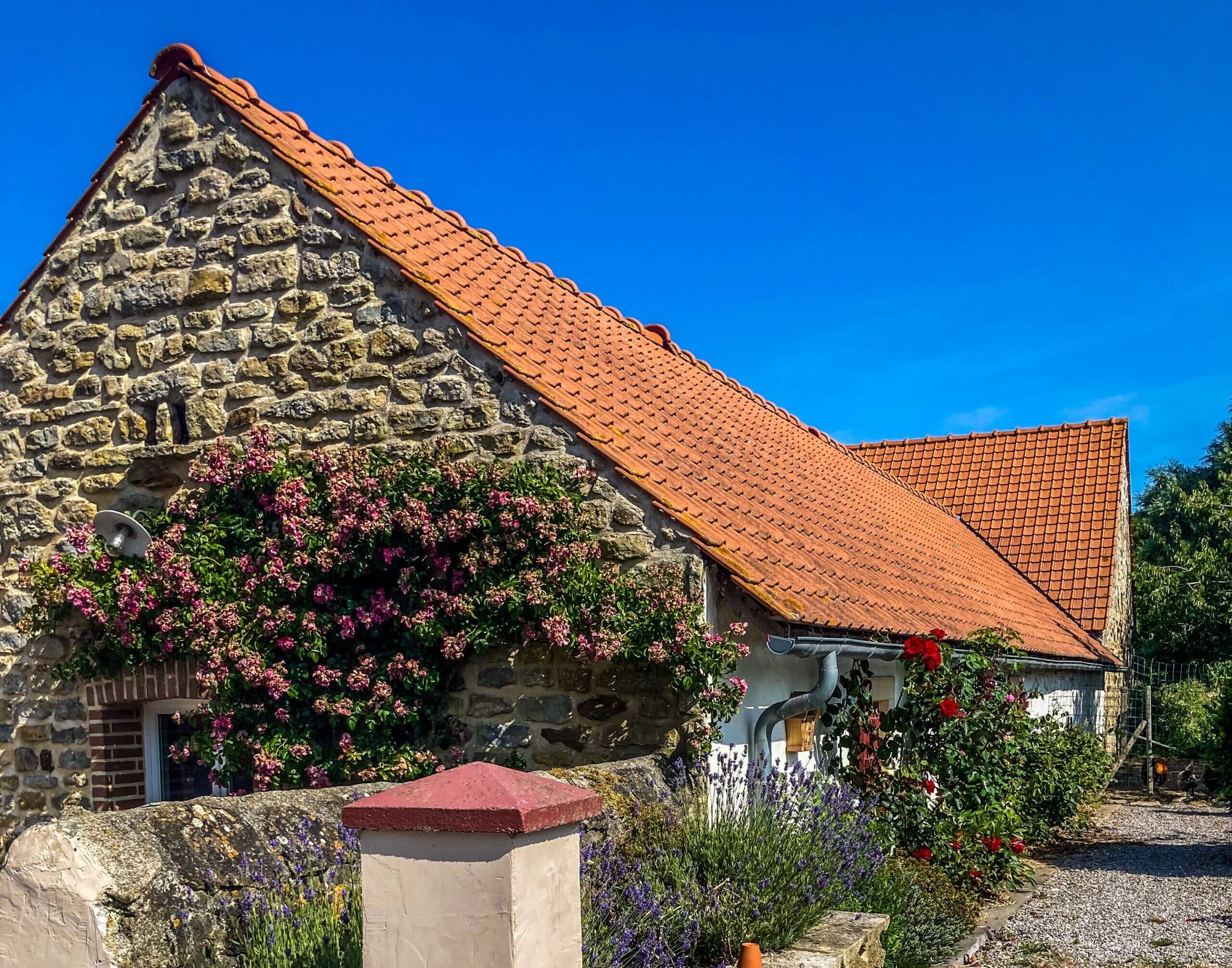 Tipp zu Unterkünften für deinen ersten Frankreich Urlaub zum Beispiel im typisch französischen Steinhaus