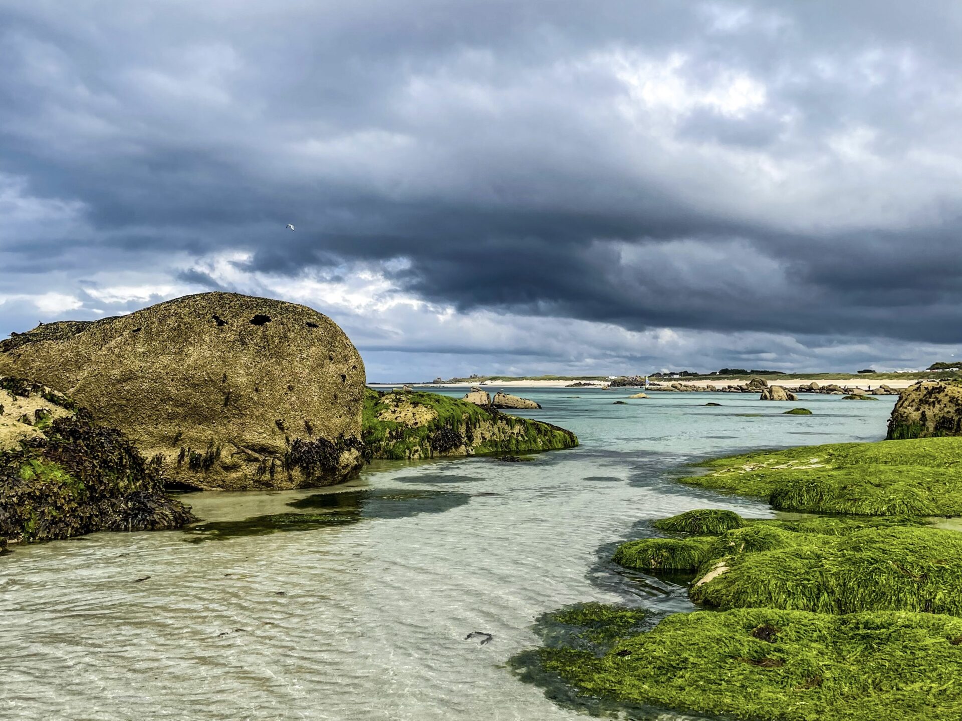 Sturmwolken über der Bretagne