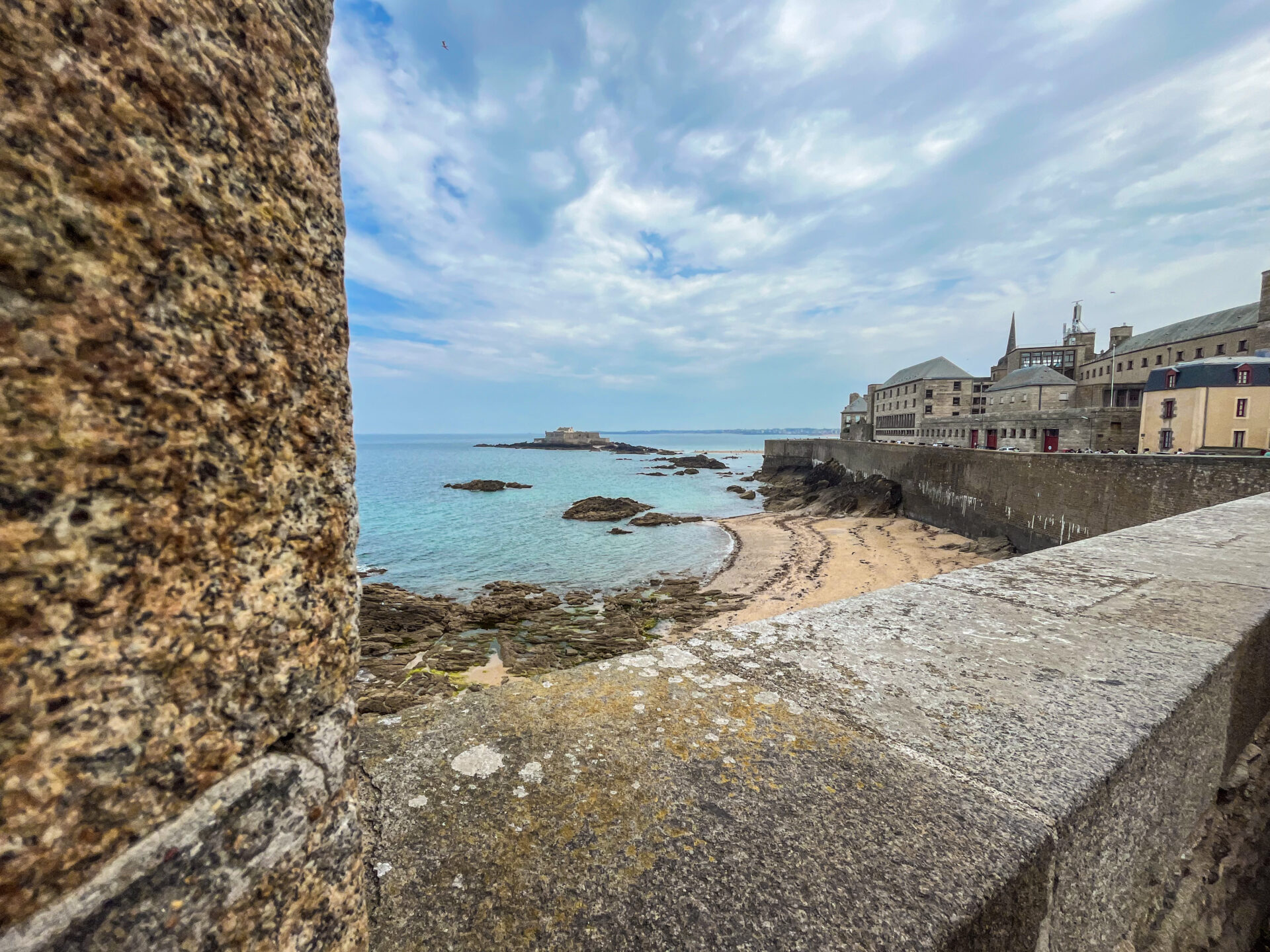 Saint Malo Stadtmauer und Meer