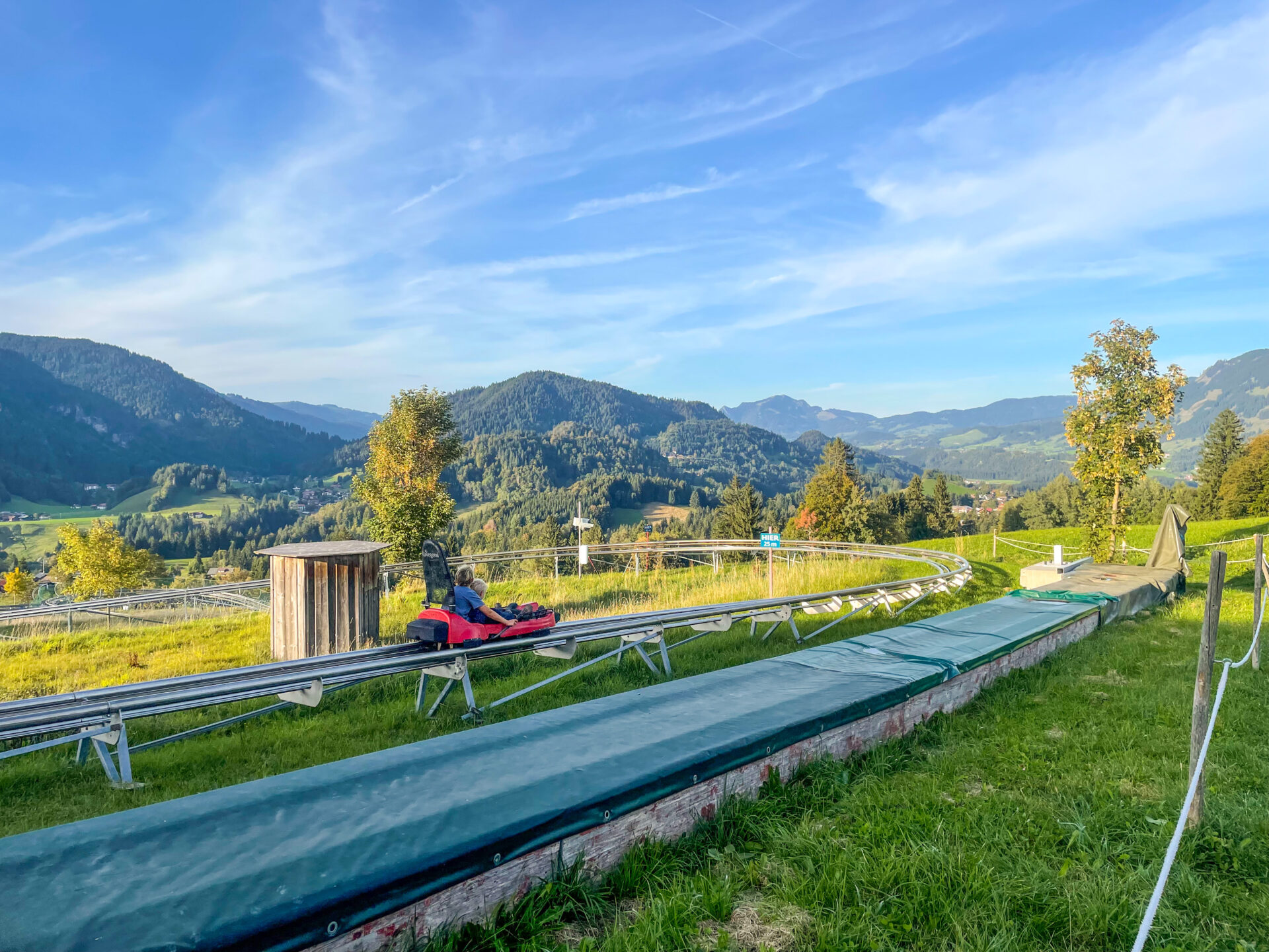 Oberstorf Söllereck Rodelbahn mit Blick ins Tal