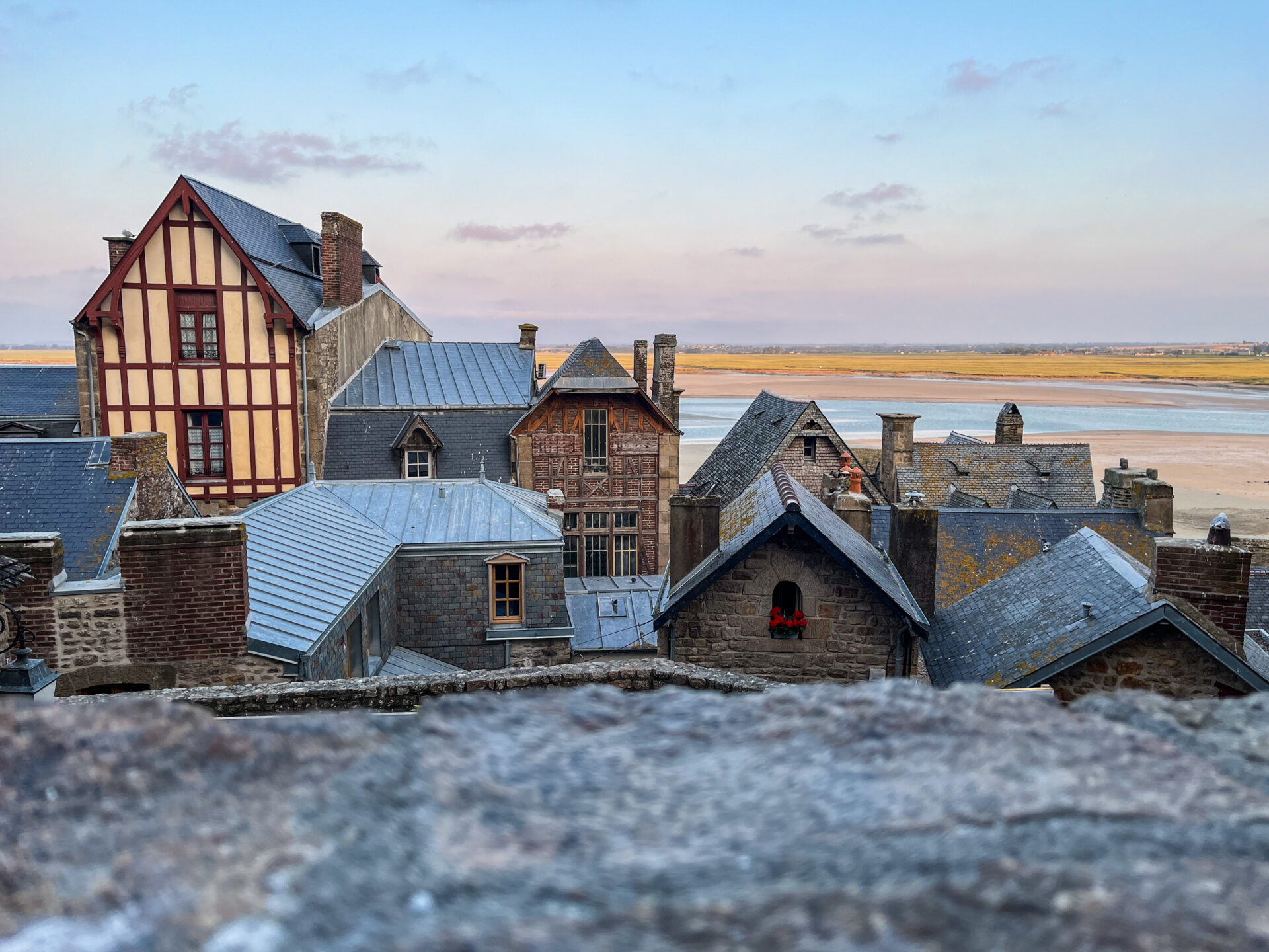 Le Mont Saint Michel - Blick von oberhalb auf die Bucht